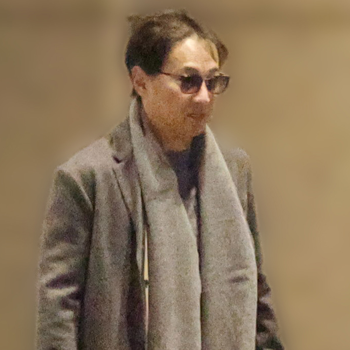 芸能界復帰が噂される中居正広氏のポートレート。ファンクラブ閉鎖や性加害問題に揺れる彼の現在を伝える。