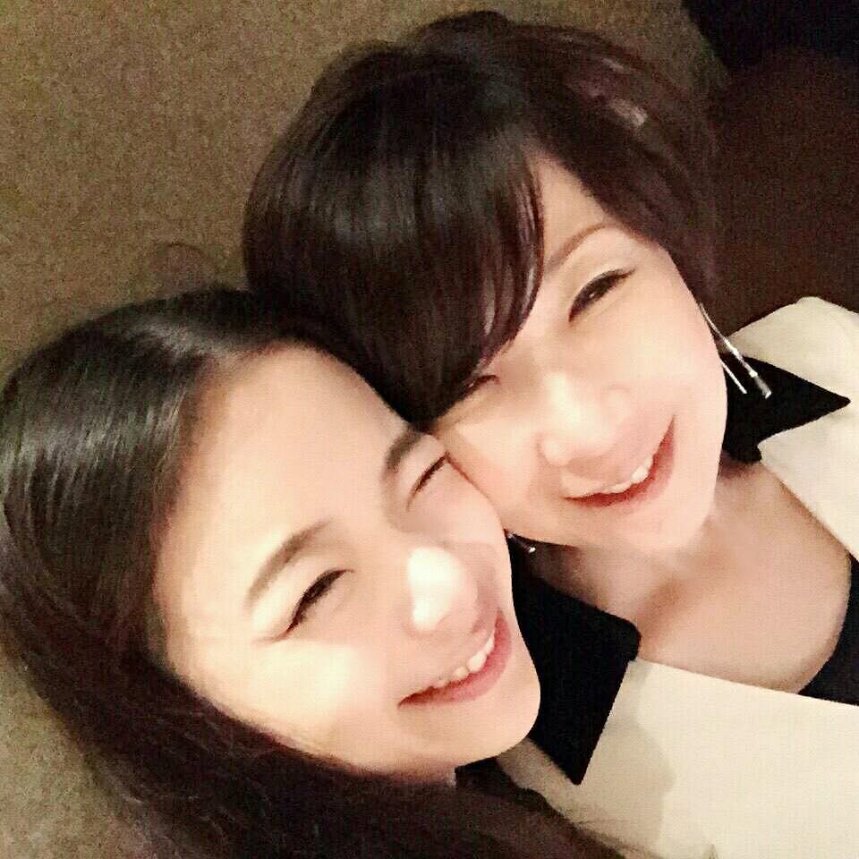 伊藤蘭と趣里がステージで初の母娘共演、感動の歌唱風景
