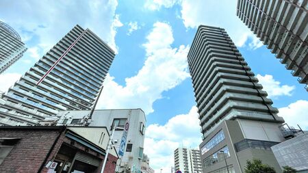 墨田区曳舟駅周辺に立ち並ぶ現代的なタワーマンション群