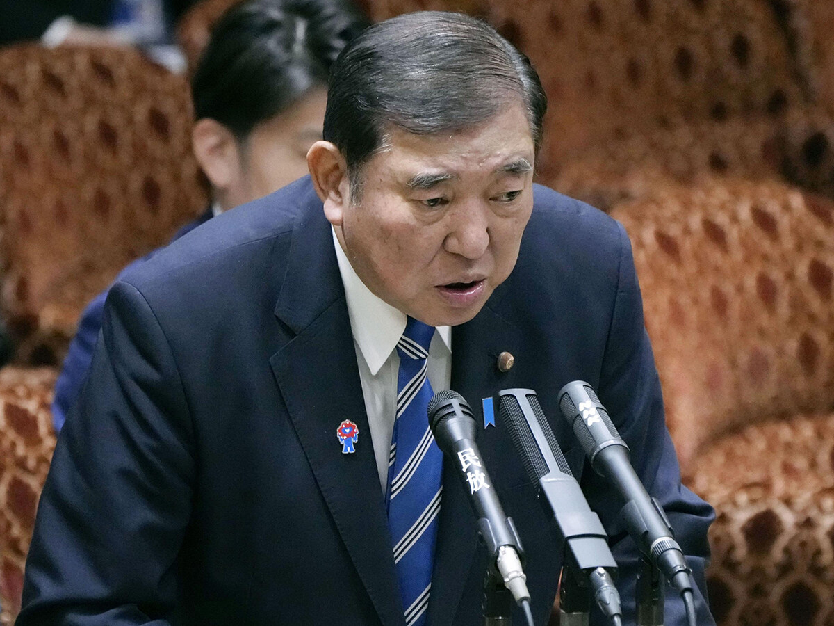 石破茂首相。自民党内の「石破降ろし」が加速する中、厳しい表情で会議に臨む