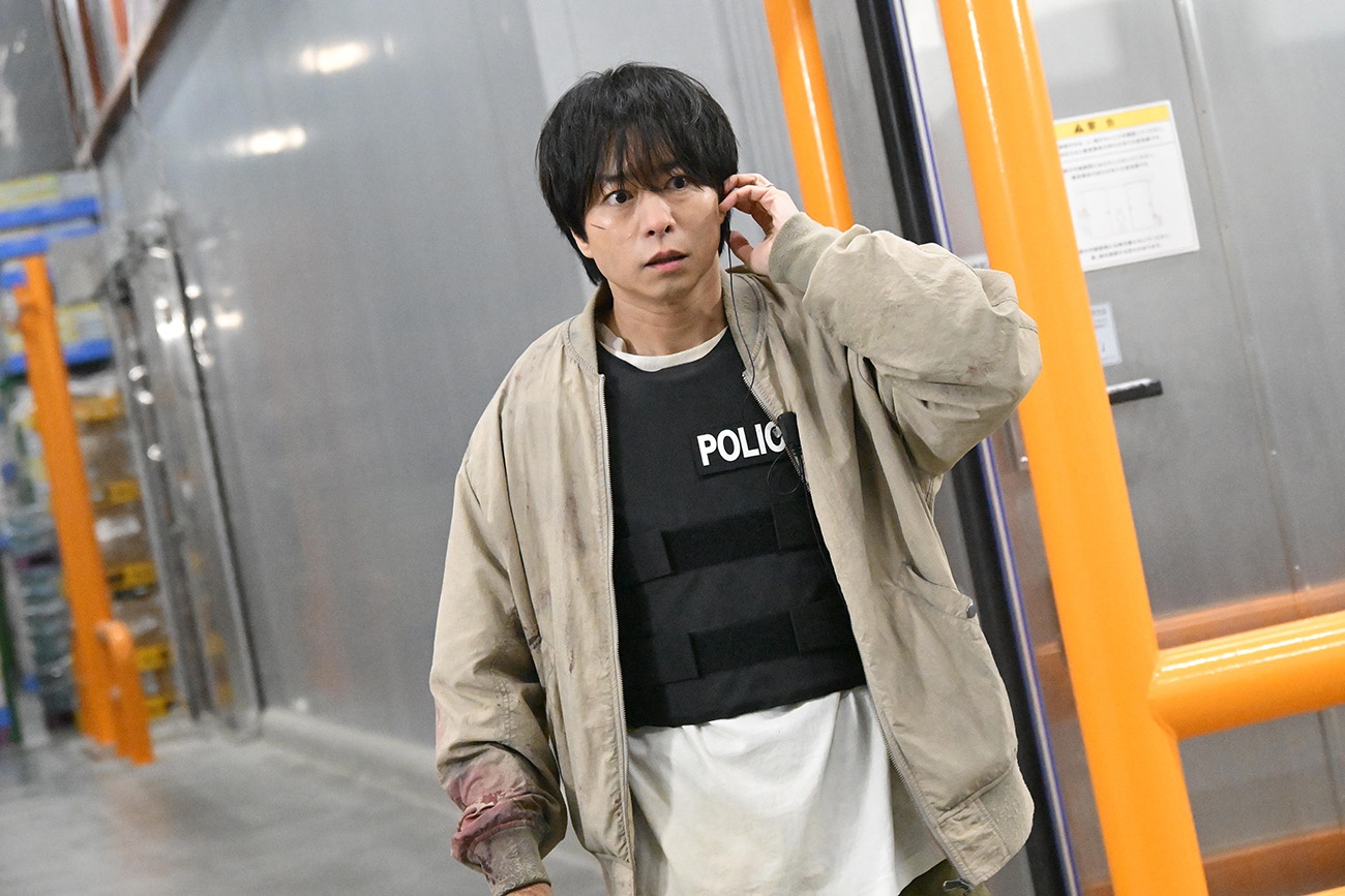 ドラマ放送局占拠 武蔵三郎(櫻井翔)着用衣装ジャケットMサイズ ドラマ放送局占拠 武蔵三郎(櫻井翔)着用衣装ジャケットMサイズ