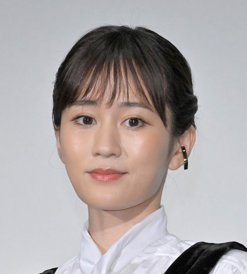「ミュージックステーション」に生出演し、クールなパンツ衣装でセンターを務める元AKB48の前田敦子。圧倒的な存在感を放つ姿に注目が集まった。