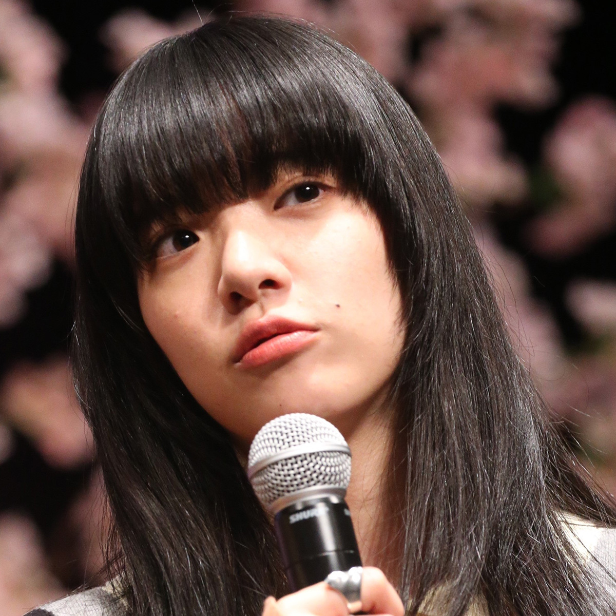 あいみょん、注目を集めるタトゥーを露わにした姿