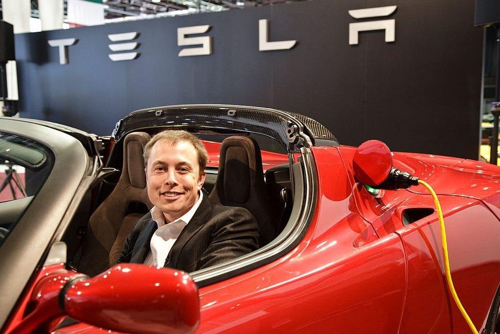 真剣な表情のイーロン・マスク氏