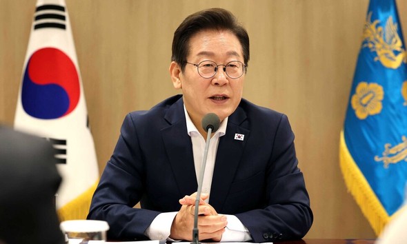 ソウル大統領室で国家科学技術諮問会議にて発言する李大統領。2026年度R&D予算の拡大が議論された。