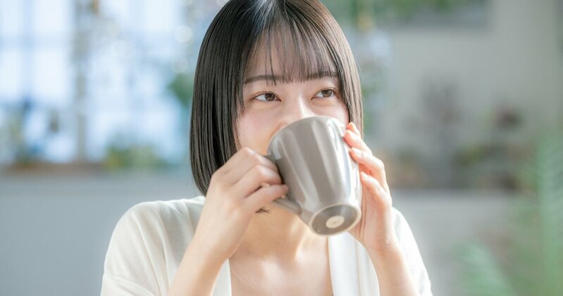 現代社会のストレスを癒す「ひとり茶道」の実践風景