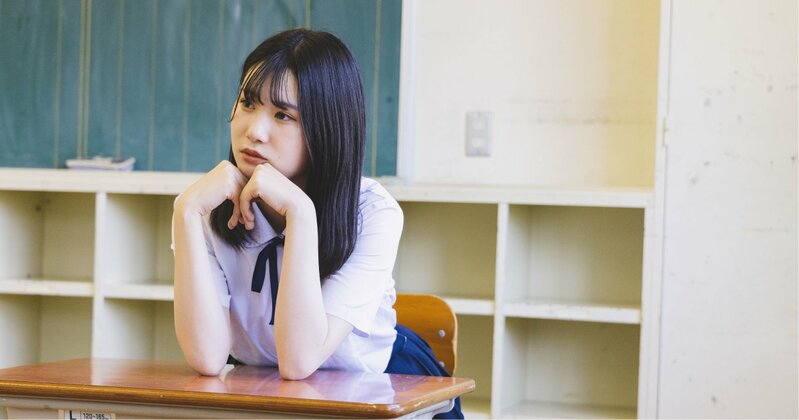 大学受験を前に真剣に考える高校生、将来の選択肢と学業