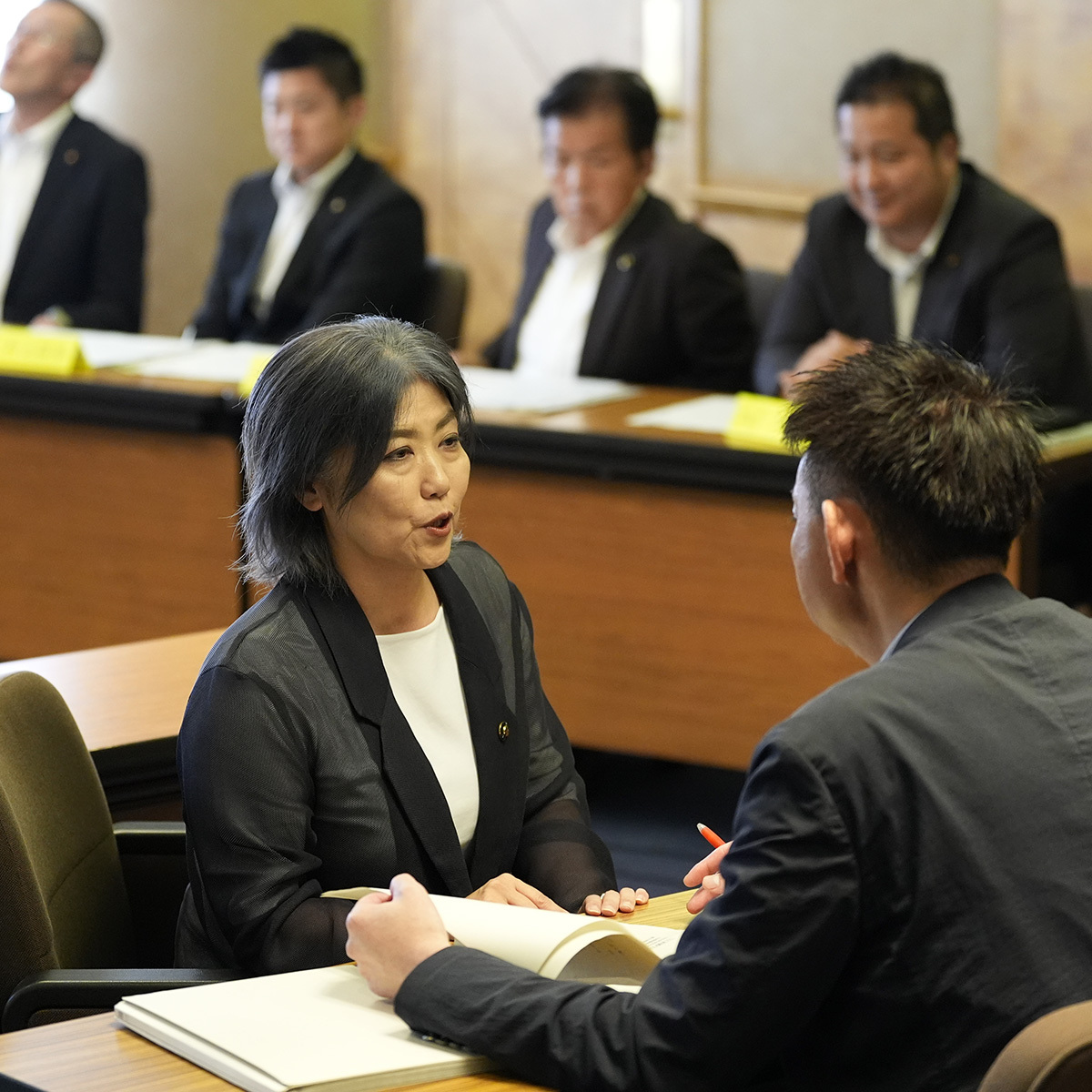 伊東市議会の百条委員会に出席する田久保眞紀市長、学歴詐称疑惑の渦中