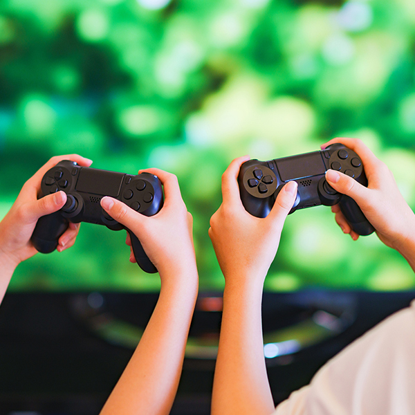 任天堂のゲーム機「Wii」「Switch」「Switch 2」と性能に頼らない価値創造戦略を示す概念図