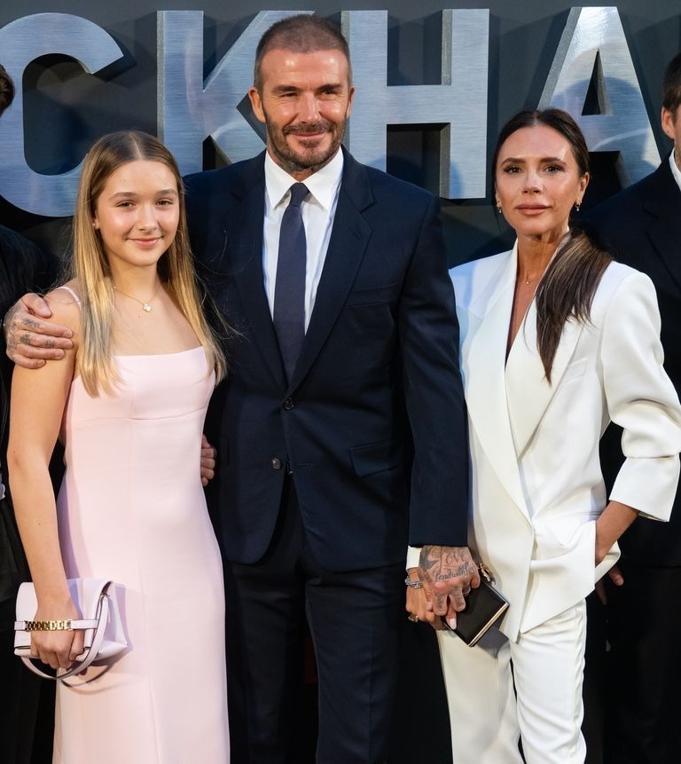 イベントに姿を見せたヴィクトリア・ベッカムと娘ハーパー・セブン
