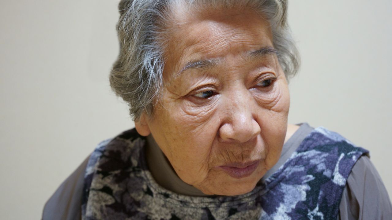 老後の生活に不安を抱える高齢者夫婦のイメージ
