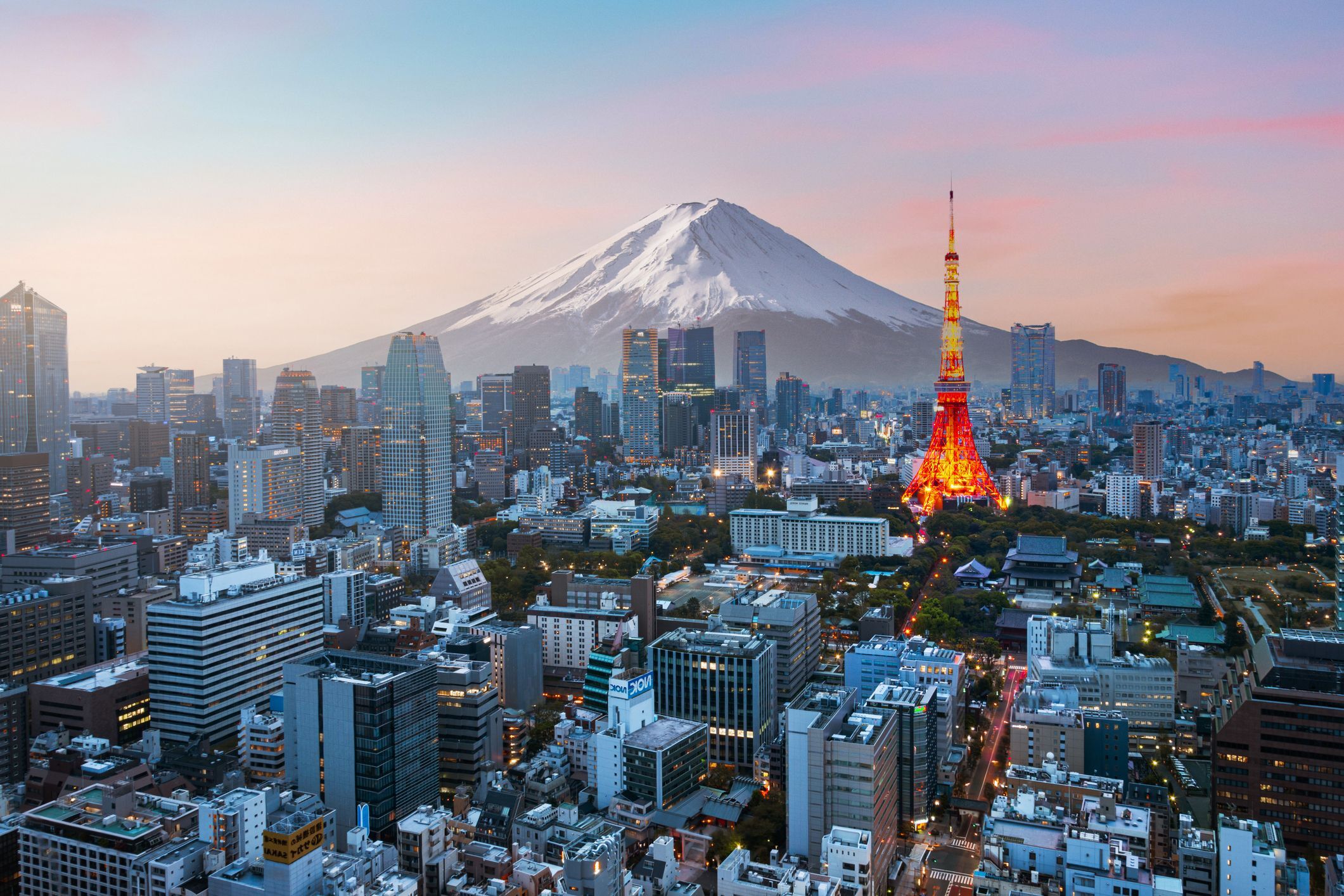 年収と都道府県外旅行の経験に関する日本の移動格差を示すデータイメージ