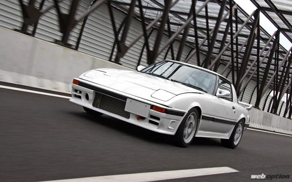 初代RX-7に宿る最新スペック！」FD3Sの心臓＋FC3Sの足で強烈進化