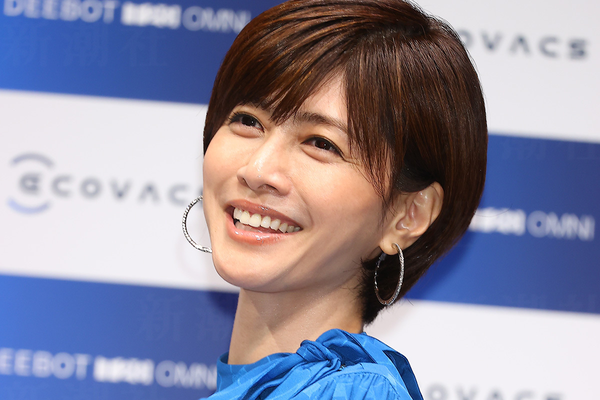 女優・内田有紀。実妹の澪奈さんが「ミスFLASH」で公表し注目を集める