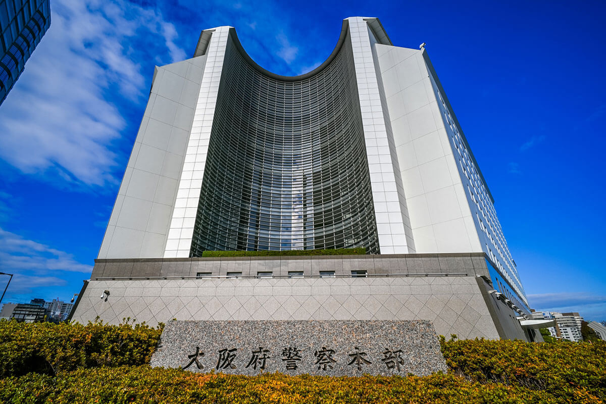 大阪府警の警察官が事件捜査にあたるイメージ