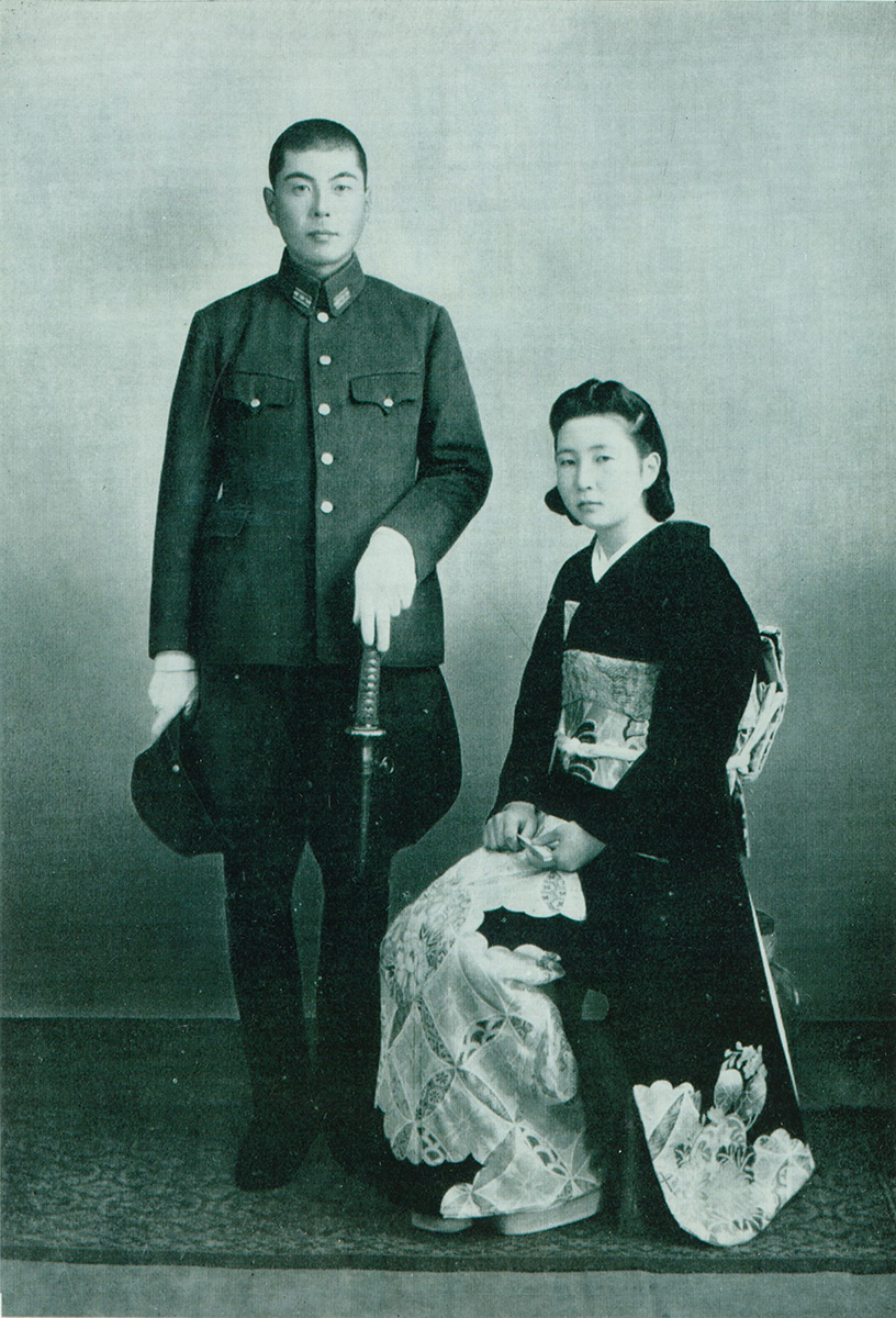 近衞文麿の長男・文隆と妻の大谷正子氏の結婚式の様子（1944年ハルビンにて）
