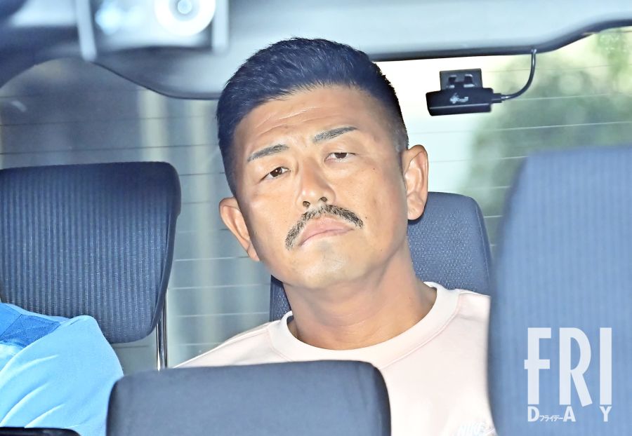 西新井大師でベビーカステラ販売者を脅迫した疑いで逮捕された指定暴力団極東会傘下組織代表の服部純也容疑者