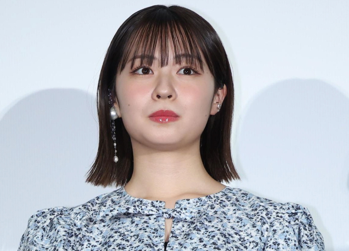 月9ドラマ「明日はもっと、いい日になる」で体調不良を訴える新人保育士・芽衣役の莉子