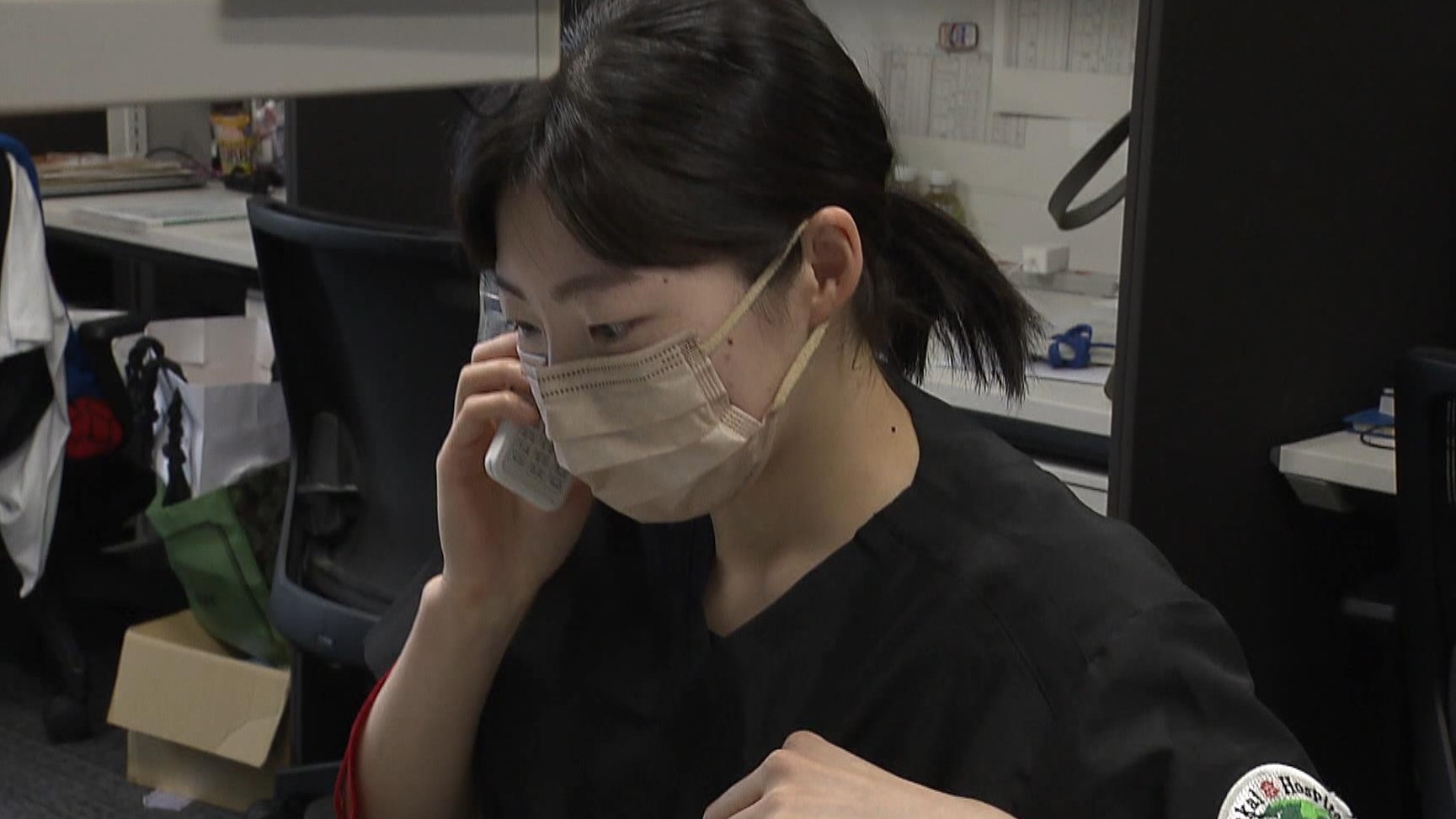 大学病院で働く若手医師の姿、厳しい保険医療の現状を象徴