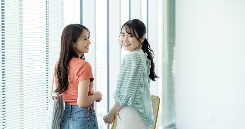 大阪大学で真剣に学業に励む学生たちの様子。学術的な厳しさが特徴。