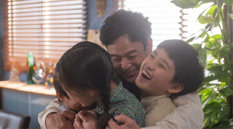 朝ドラ「あんぱん」第107回、八木（妻夫木聡）が絵と詩付き食器のアイデアを練る様子