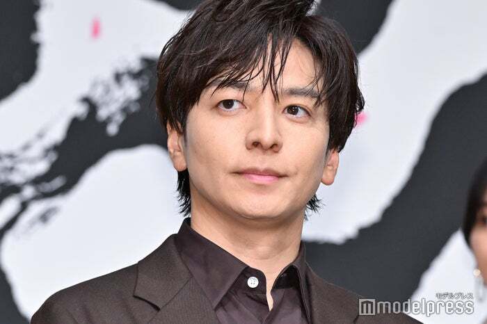 生田斗真、物乞い姿の別人級オフショット公開