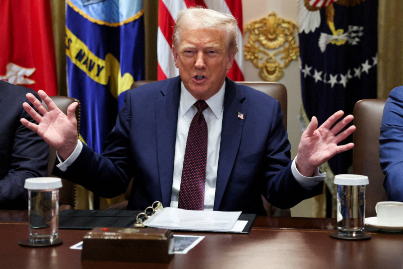 ホワイトハウス閣議で2026年中間選挙の犯罪対策を語るトランプ大統領