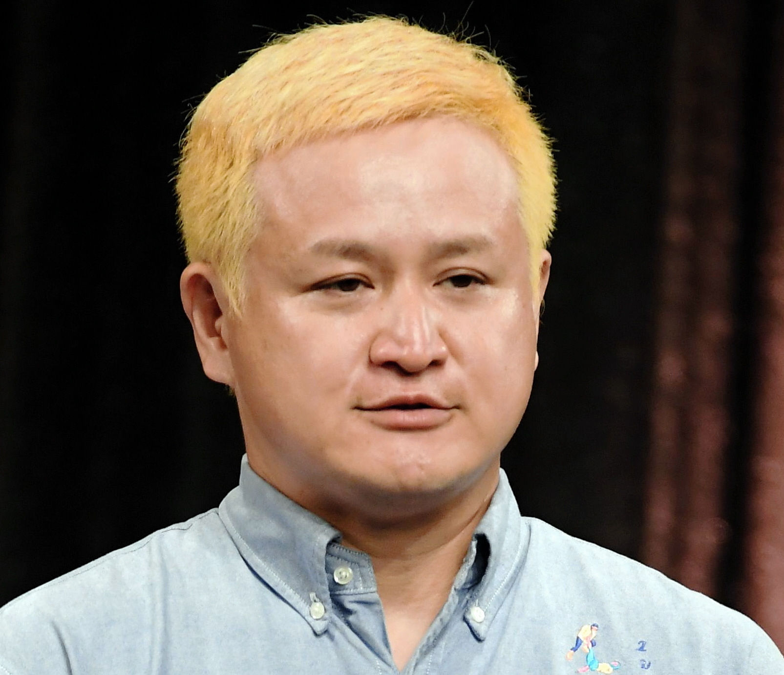 ガリットチュウ福島善成が、闇営業騒動後の宮迫博之との関係を語る際の真剣な表情。