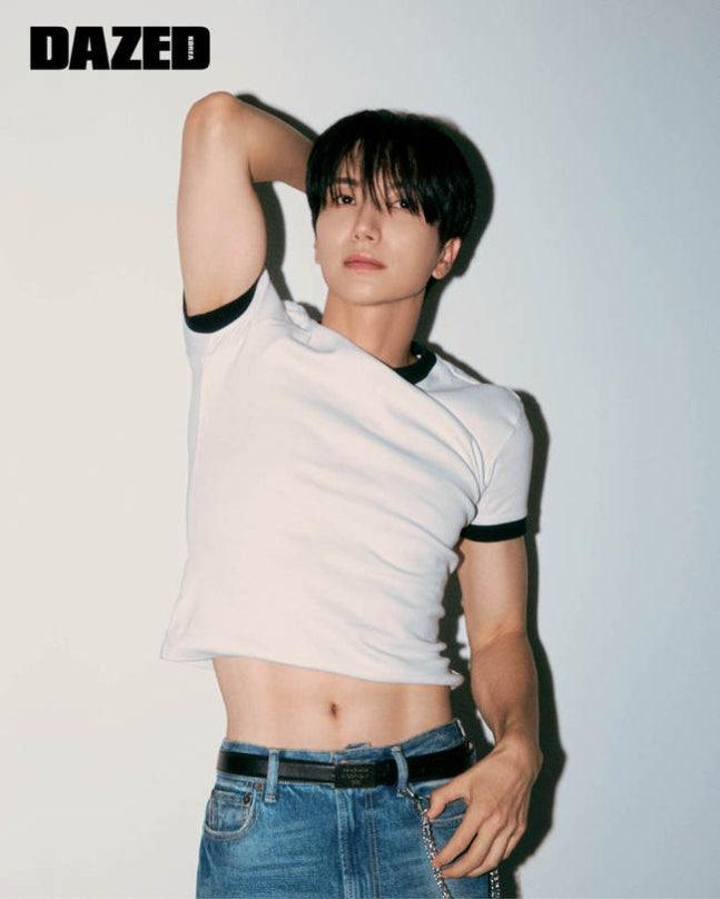 SUPER JUNIOR イトゥク、セクシーな腹筋を大公開！「あっという