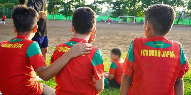 在日クルド人の少年たちがサッカーに熱中するFCクルドの練習風景。彼らはサッカーを通じて健全な社会生活を送ろうとしている。