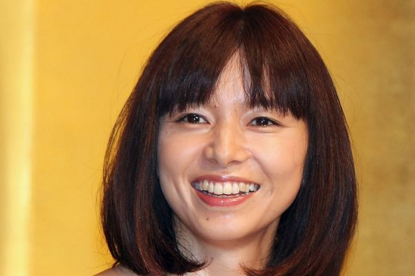 映画『居酒屋ゆうれい』に出演する山口智子。美しい着物姿で里子役を演じている。