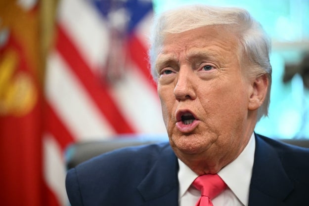 トランプ元米大統領。政権時に公共放送の予算削減を提唱し、保守系メディアPragerUを後押ししたと報じられている。