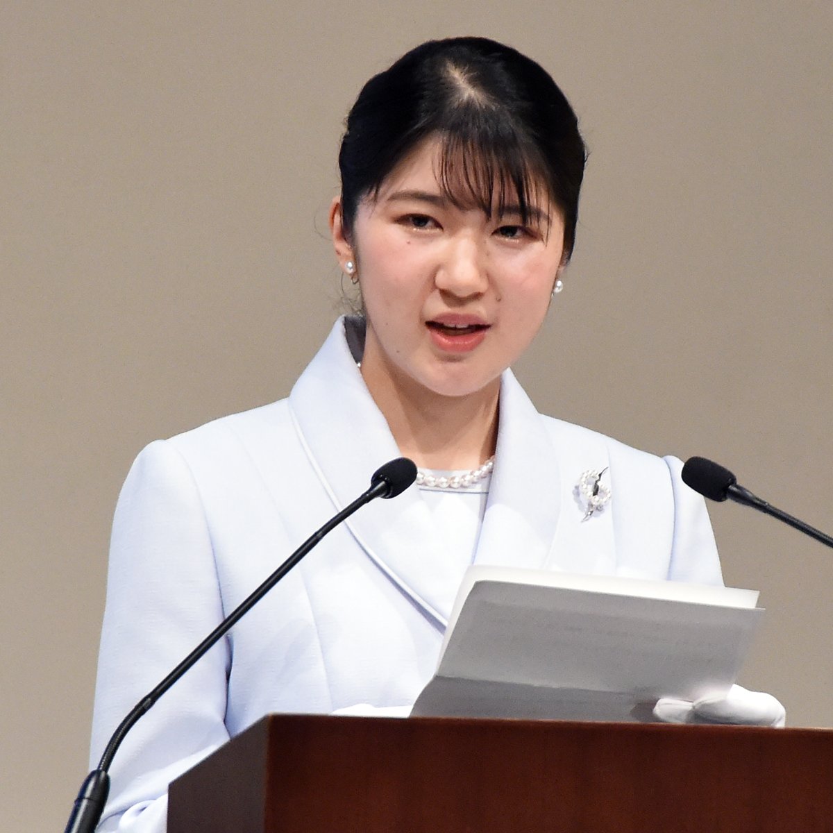 若草色の振り袖姿でTICAD茶会に臨まれる愛子さま、賓客に笑顔でご挨拶
