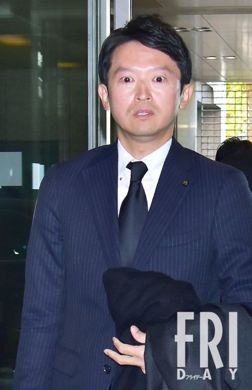 兵庫県知事の斎藤元彦氏。情報漏洩問題で神戸地検に告発状が受理され、厳しい局面を迎えている