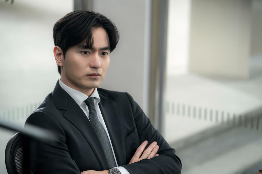 Netflix人気ドラマ『エスクワイア: 弁護士を夢見る弁護士たち』で主演を務めるイ・ジヌクとチョン・チェヨン