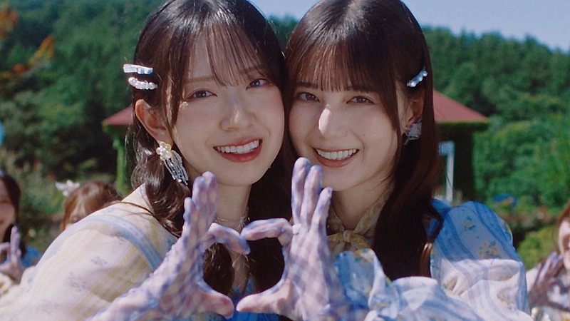 日向坂46、金村美玖＆小坂菜緒が「お願いバッハ！」MVで優美に