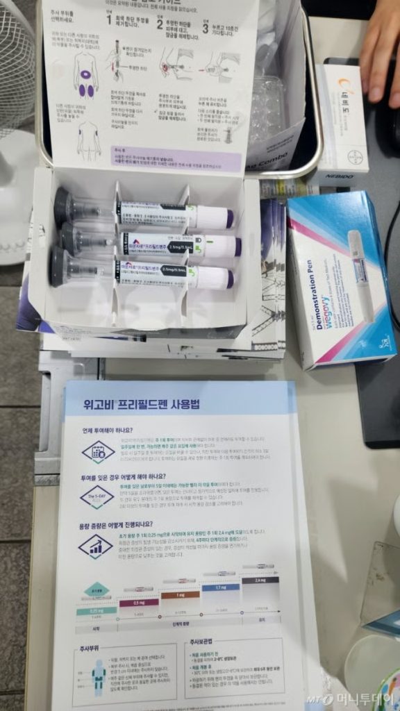 ソウル市内の診療室に並べられた、注目の肥満治療薬「マンジャロ」と「ウィゴビー」。