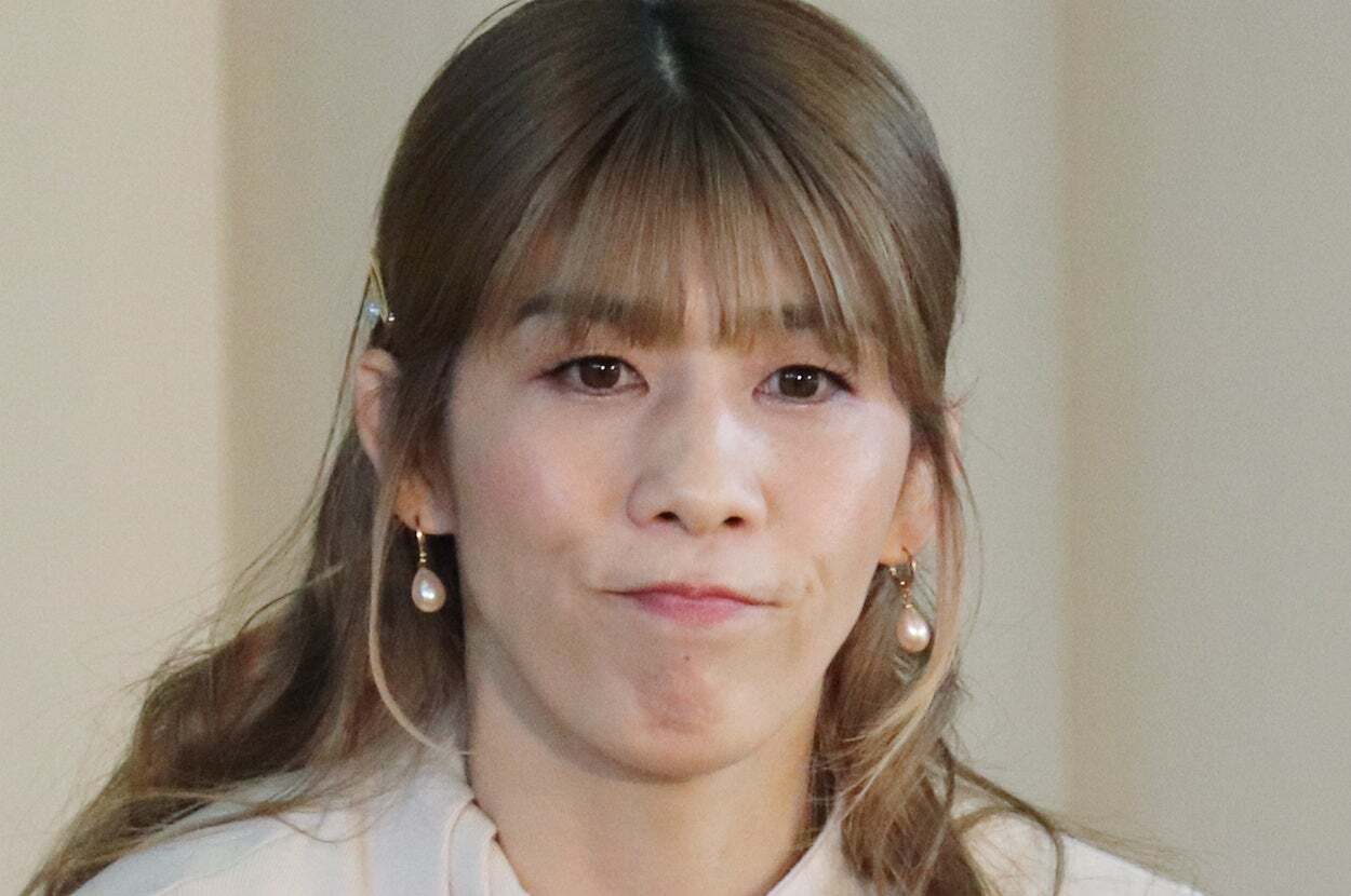 レスリング元日本代表の吉田沙保里氏が「ギネス世界記録ICON」認定証を笑顔で披露