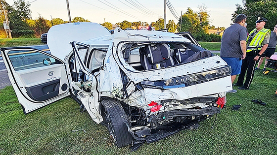 米国で追突事故に遭い、後部が大きく損傷した現代アイオニック5。チャイルドシートに乗った乳幼児の安全が保たれた事例として注目される。