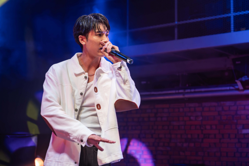ファン歓喜、新曲パフォーマンスで魅了