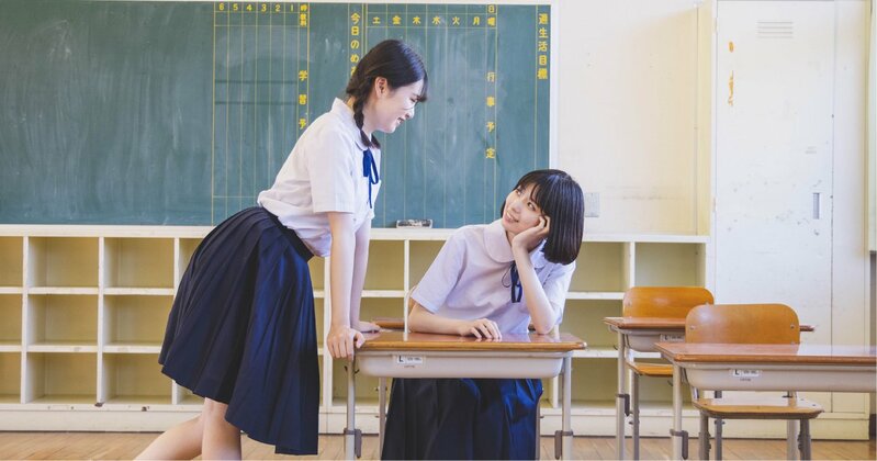 大学進学を考える高校生が参考書に向き合い、自己成長を目指す様子