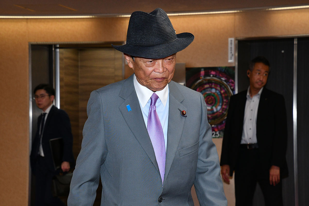 自民党の麻生太郎最高顧問が日本の政局で鍵を握る