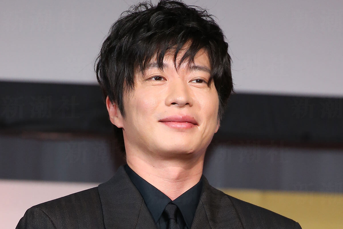 世界最大のポーカー大会で真剣な表情を見せる俳優の田中圭