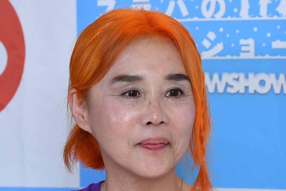お笑いタレント野沢直子さんが鬼越トマホークのYouTubeチャンネルに出演し、山田邦子さんとの関係について語る様子