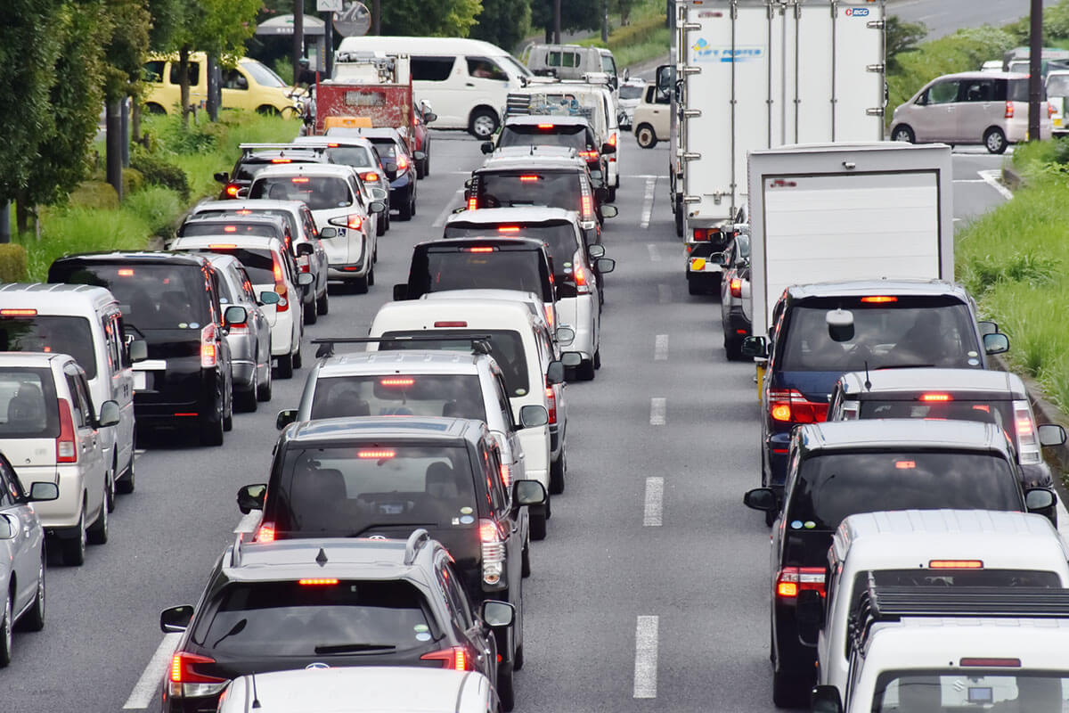 コロナ禍における帰省自粛要請と家族の葛藤を示すイメージ写真