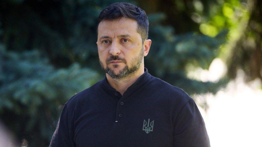 ウクライナのゼレンスキー大統領が記者会見で発言する様子。ロシアとの和平交渉における緩衝地帯設置の提案を拒否した。