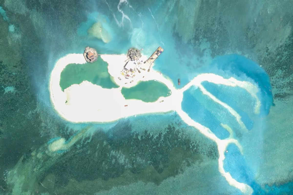 南シナ海ランズダウン礁で建設中のベトナム人工島衛星画像、戦略的重要性示す