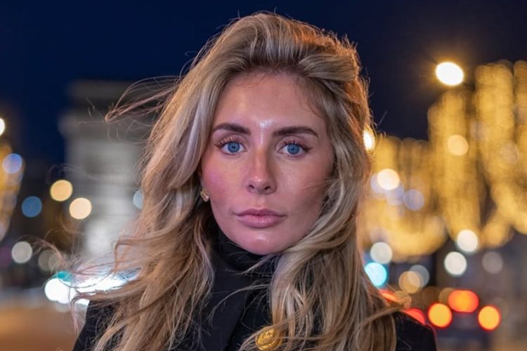 過激な企画で注目を集めるイギリスのインフルエンサー、ボニー・ブルー氏のSNS投稿画像