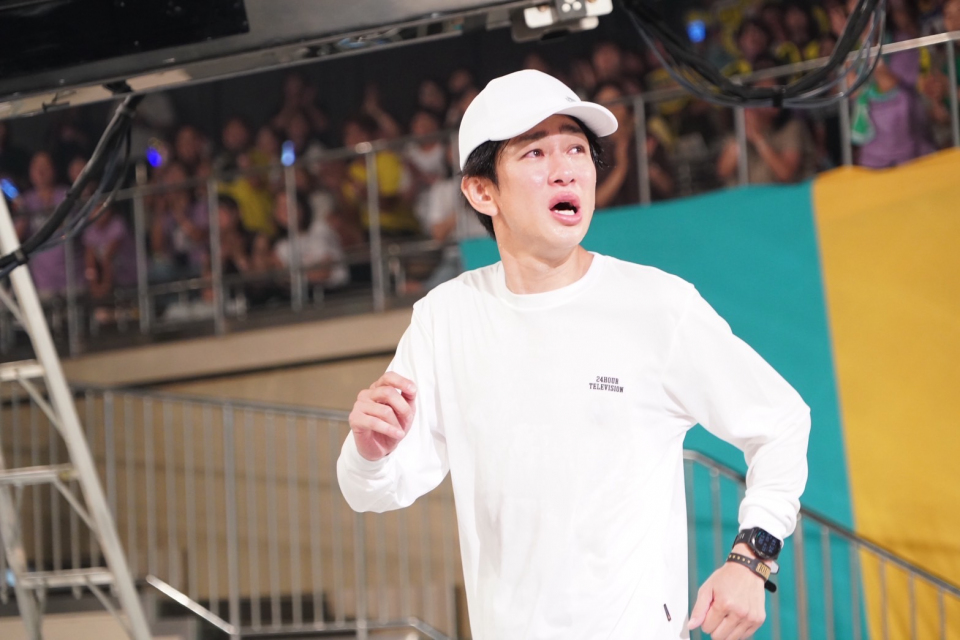 「24時間テレビ48」チャリティーマラソン完走後、両国国技館で達成感をにじませるSUPER EIGHT横山裕