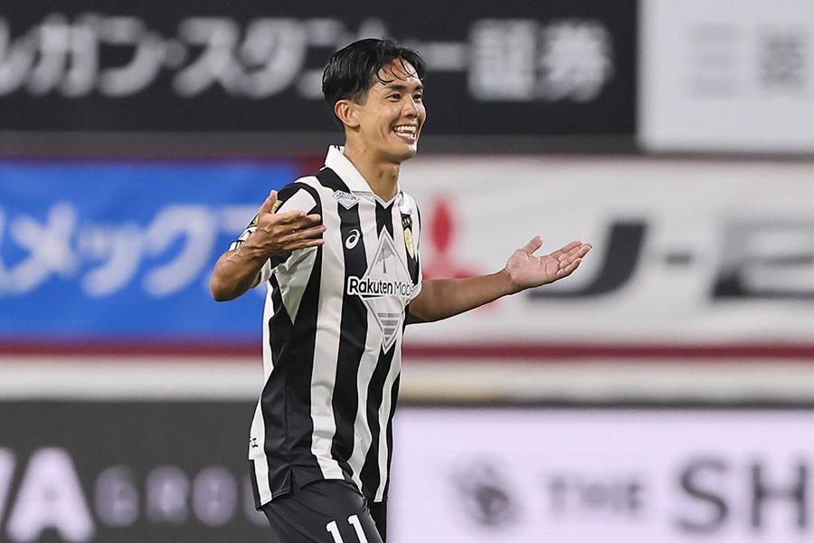☆武藤嘉紀選手サイン入りサッカーミニボール☆ ☆サッカー日本代表・武藤嘉紀選手(FC東京)スペシャルメッセージ